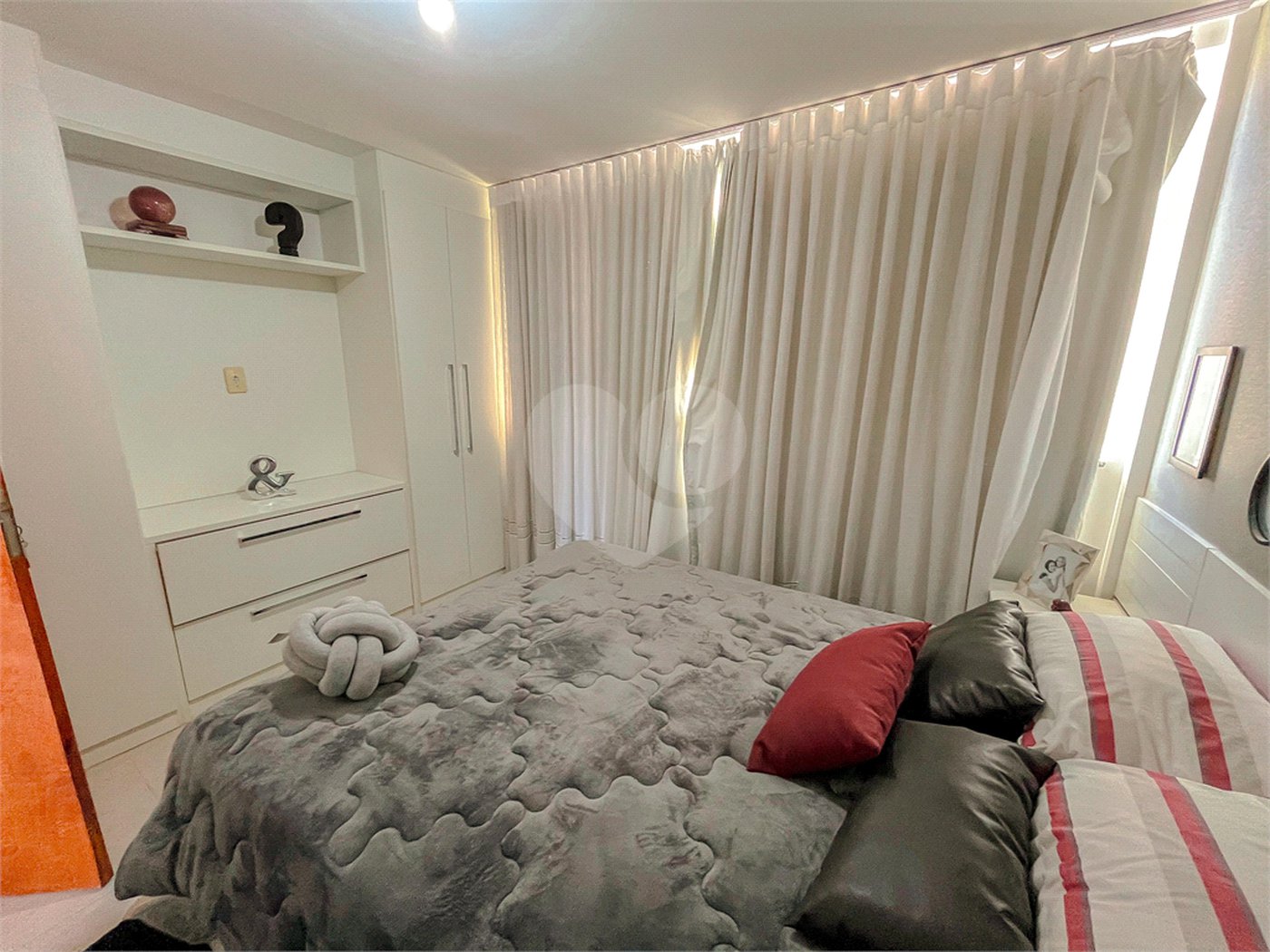 Casa à venda com 4 quartos, sendo 1 suíte, no condomínio Imperial Santa Cruz, Rio de Janeiro - RJ