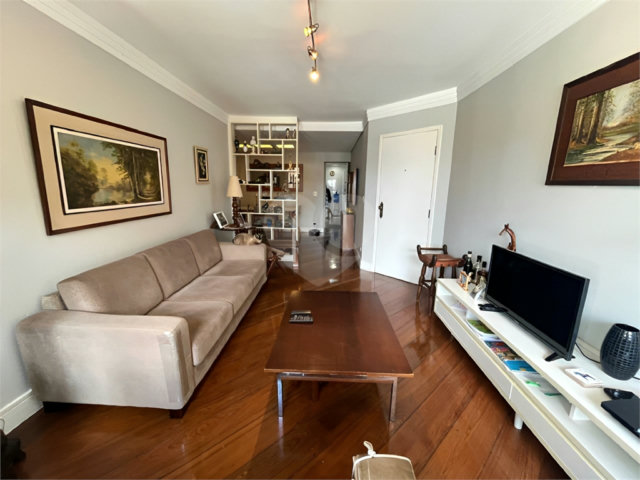 Apartamento à venda com 3 quartos, sendo 1 suíte,  em Santo Amaro, São Paulo, SP