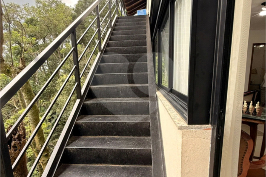 Casa à venda com 4 quartos, sendo 1 suíte,  no condomínio Alpes da Cantareira, Mairiporã - SP