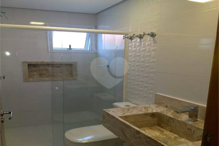 Casa à venda com 3 quartos, sendo 1 suíte, no condomínio Parque Vitória, São Paulo - SP