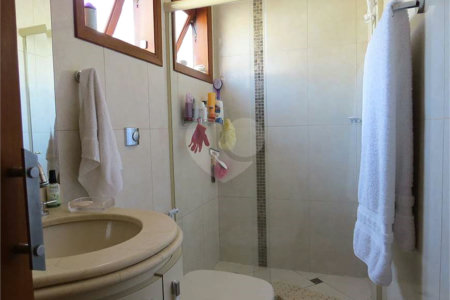 Sobrado à venda com 4 quartos, sendo 1 suíte, em Água Fria, São Paulo, SP