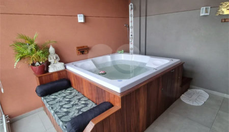 Apartamento em cobertura na Vila Prudente com 2 dormitórios, 1 suíte, 2 sacadas e hidromassagem.
