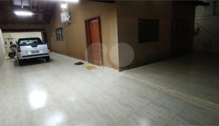 Casa à venda com 3 quartos, sendo 1 suíte,  no Centro, Paranaíba, MS