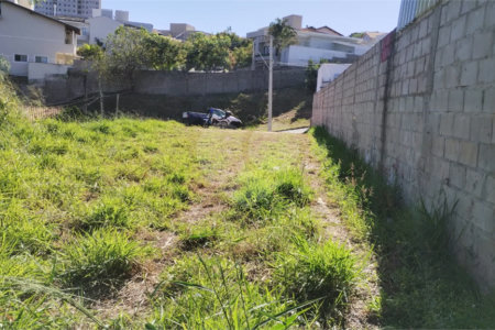 Terreno à venda com 1 suíte no condomínio Lenheiro, Valinhos - SP