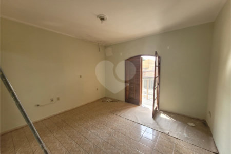 Sobrado à venda com 4 quartos, sendo 1 suíte,  em Jardim Itamaracá, Indaiatuba, SP
