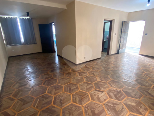Sobrado à venda ou para alugar com 4 quartos, sendo 1 suíte,  em Campo Belo, São Paulo, SP