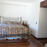 Sobrado à venda com 4 suítes em Recanto Impla, Carapicuíba, SP