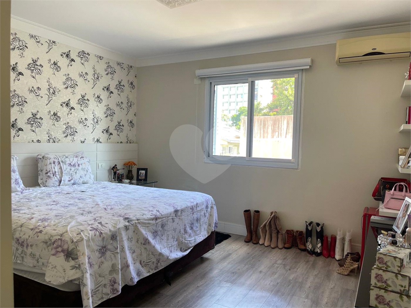 Casa à venda com 4 quartos, sendo 2 suítes,  no condomínio Village Place, São Paulo - SP