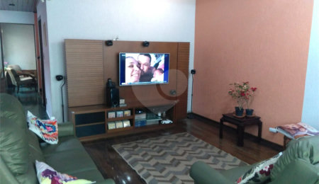 Casa à venda com 3 quartos, sendo 2 suítes,  em Vila Suissa, Mogi das Cruzes, SP
