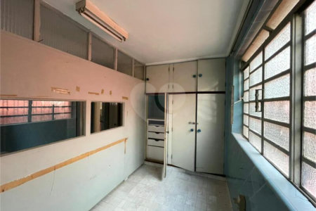 Sobrado à venda com 4 quartos, sendo 1 suíte, em Vila Congonhas, São Paulo, SP