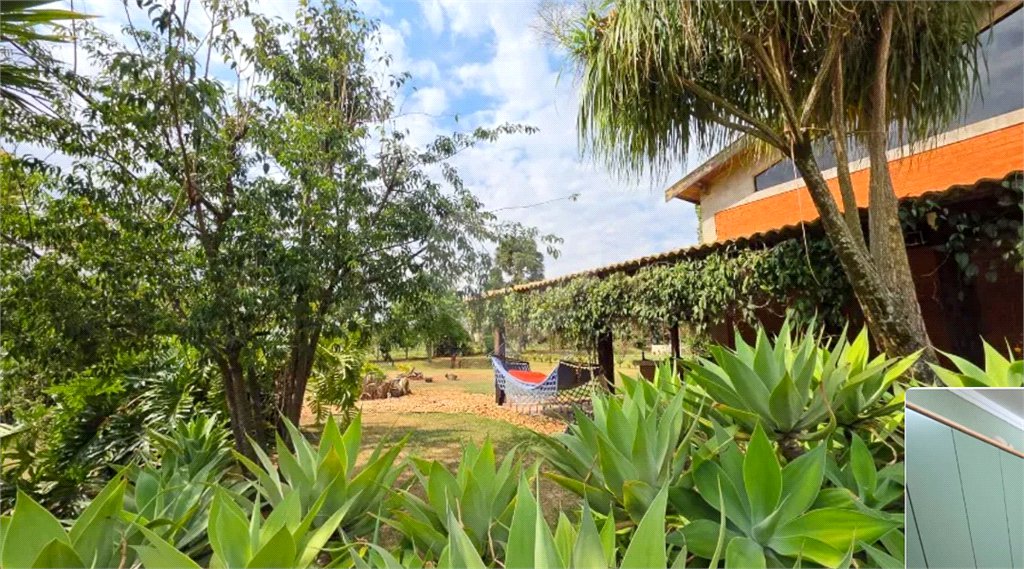 Refúgio de Alto Padrão em Condomínio Fechado: Natureza, Charme e 5.500m² de Terreno