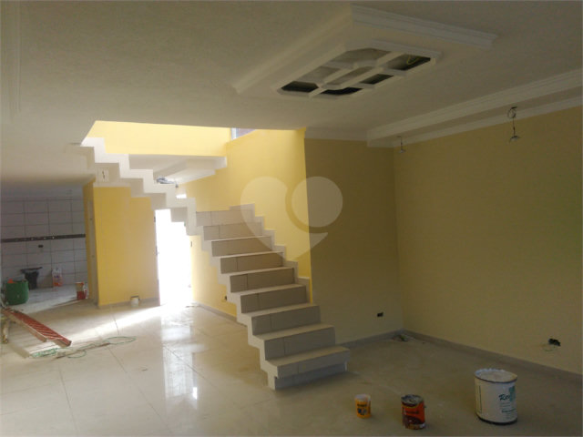Casa à venda com 3 quartos, sendo 1 suíte,  no condomínio Nair Ramos Shuring, São Paulo - SP