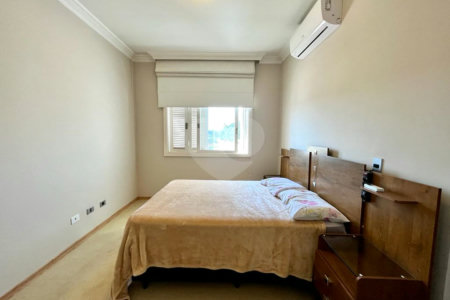 Casa à venda com 5 quartos, sendo 3 suítes, no condomínio Santa Teresa 1, Vinhedo - SP