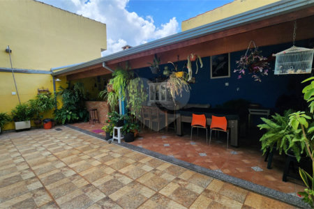 Sobrado à venda com 4 quartos, sendo 1 suíte, em Vila Romão, Salto, SP