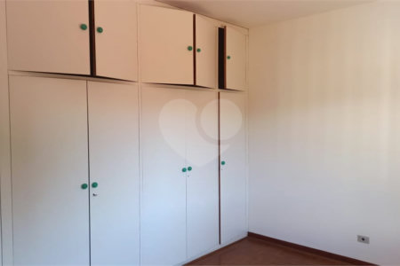 Casa à venda com 4 quartos, sendo 1 suíte, em Vila Santista, Atibaia, SP