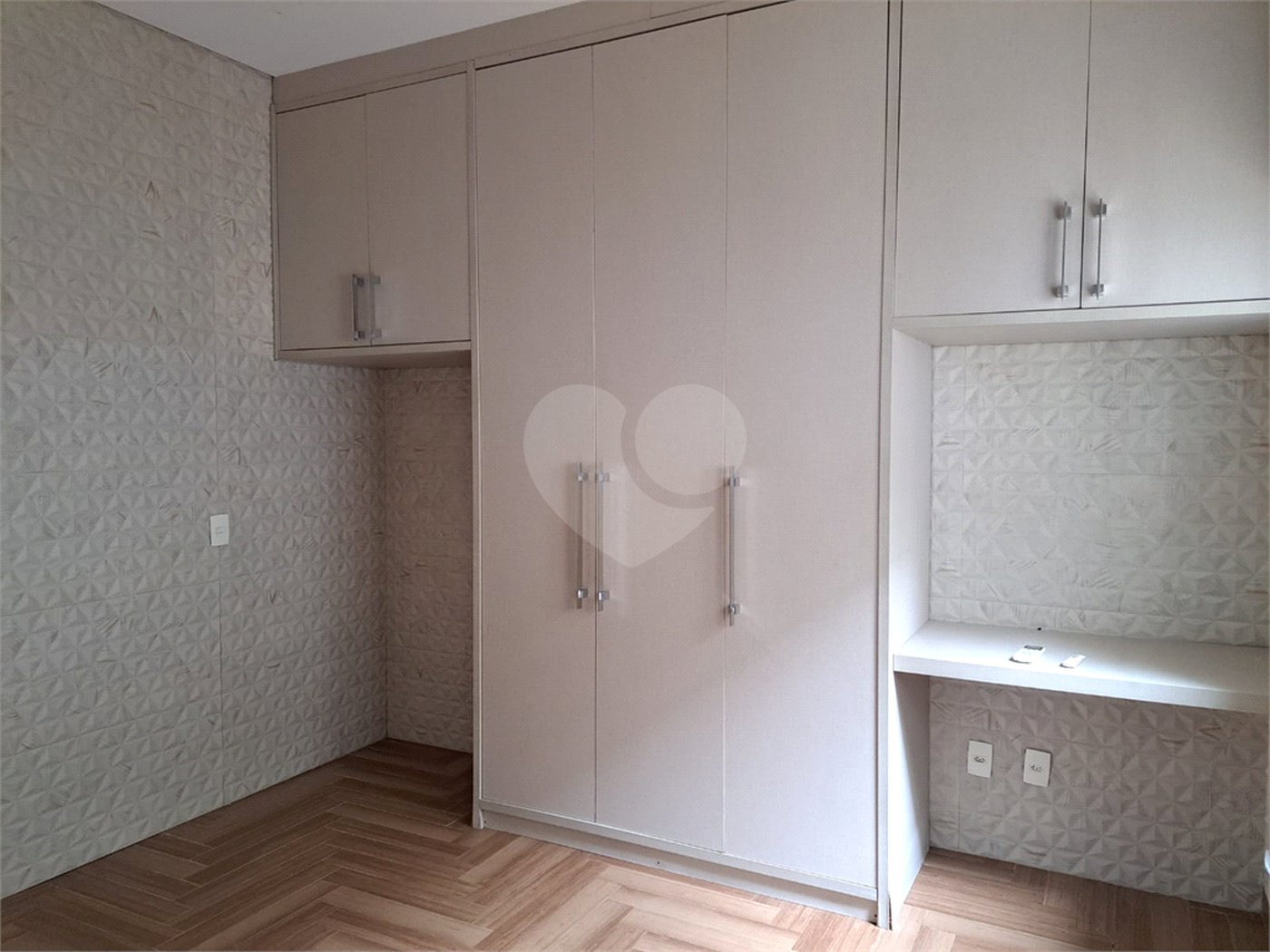 Casa à venda com 3 suítes no condomínio Residencial Terra Nobre, Indaiatuba - SP