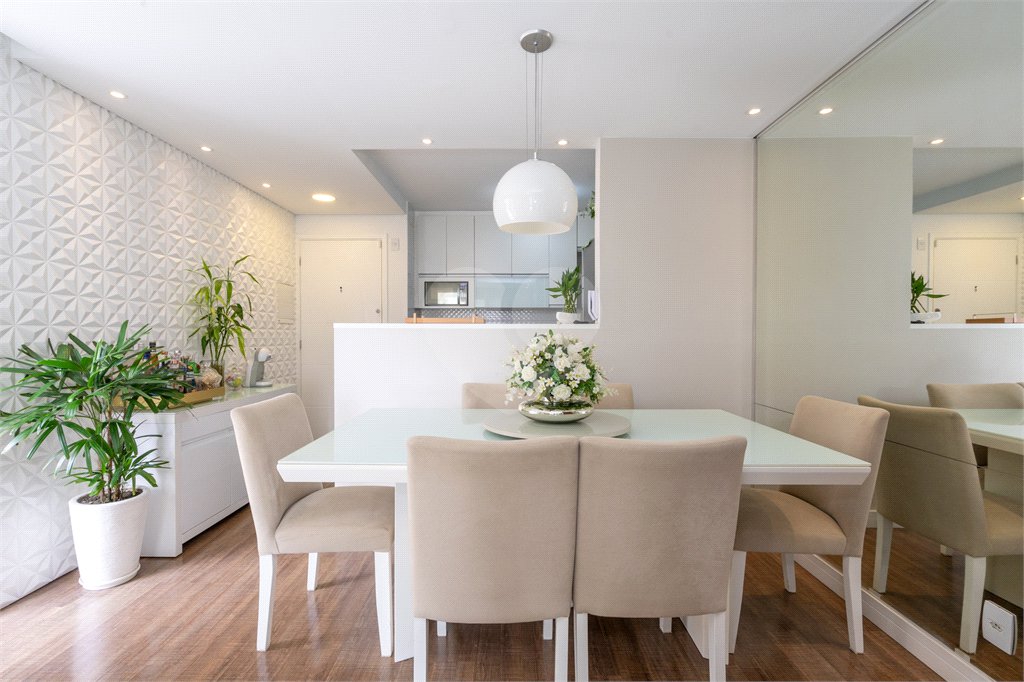 Apartamento à venda com 3 quartos, sendo 1 suíte,  em Jardim Parque Morumbi, São Paulo, SP