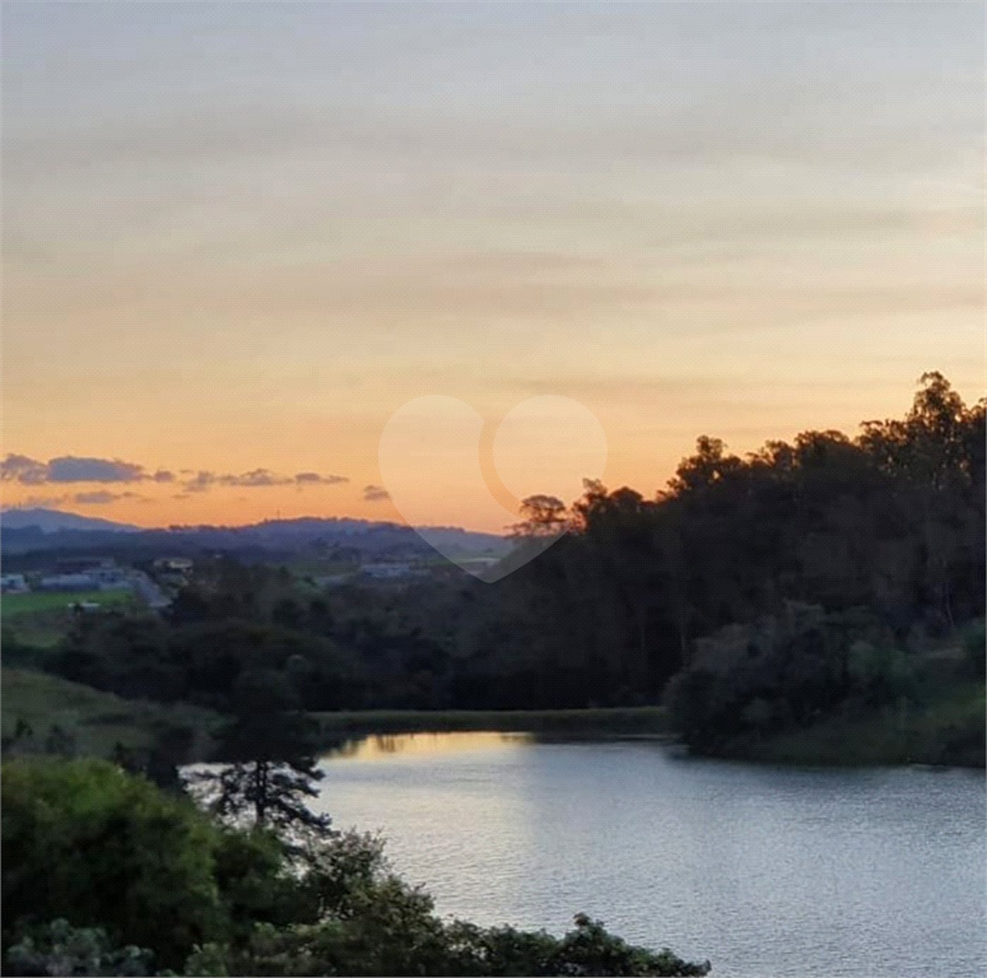 Terreno à venda no condomínio Lago Dourado, Jacareí - SP