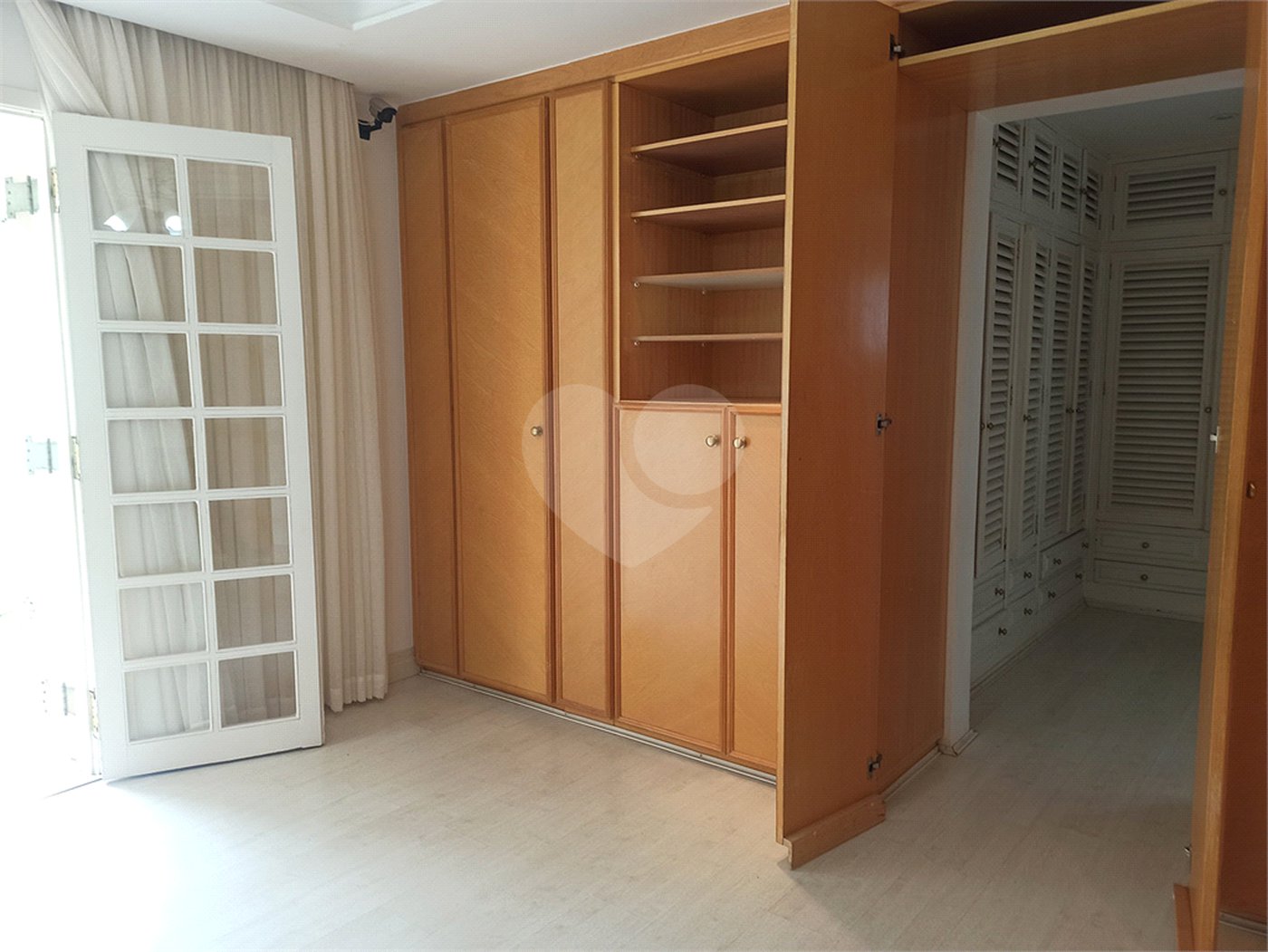 Casa à venda ou para alugar com 6 quartos, sendo 4 suítes, em Jardim Itaperi, Atibaia, SP