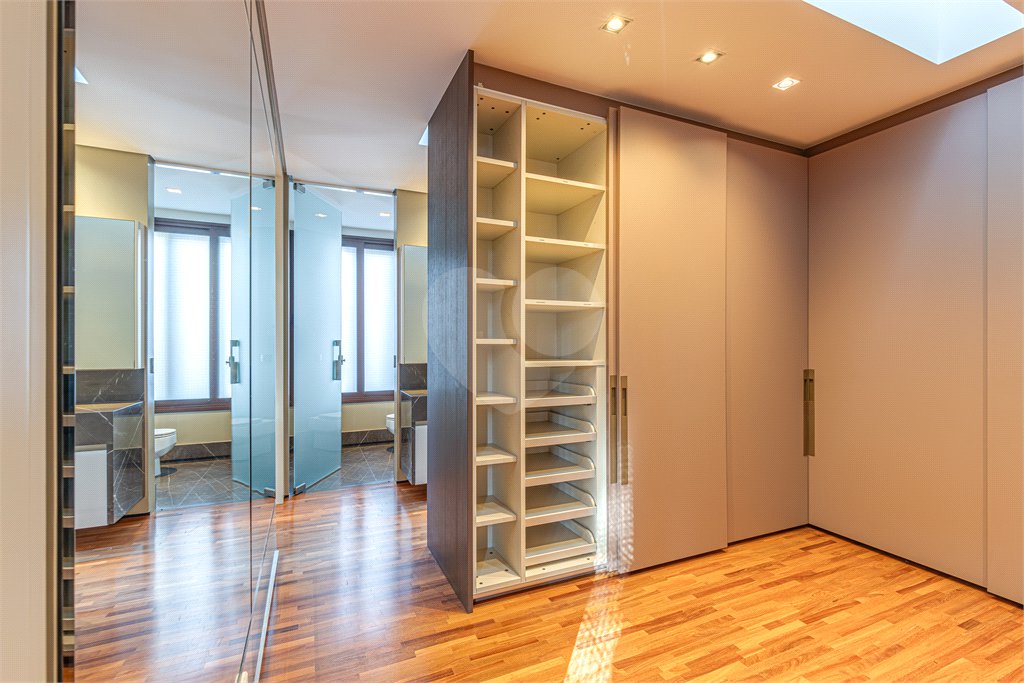 Casa à venda com 4 quartos, sendo 3 suítes, em Vila Nova Conceição, São Paulo, SP