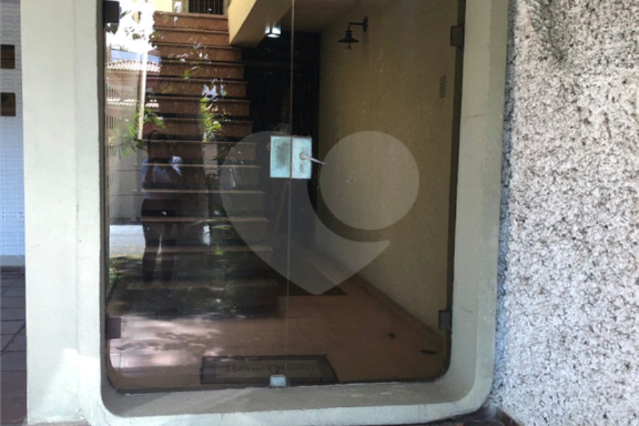 Sobrado à venda com 5 quartos, sendo 1 suíte,  em Jardim São Bento, São Paulo, SP