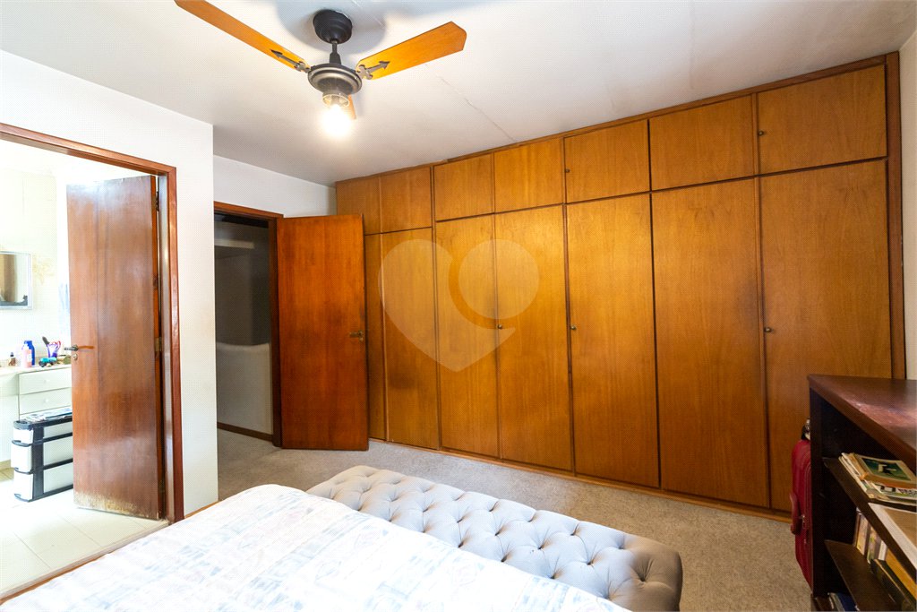 Casa à venda com 4 quartos, sendo 2 suítes, em Campo Belo, São Paulo, SP