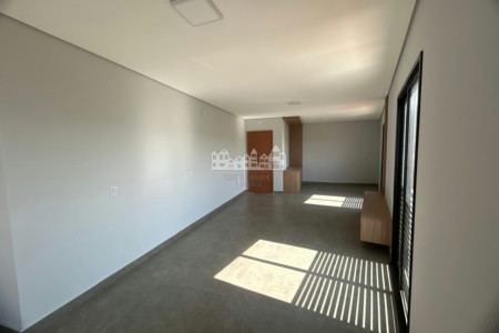 Apartamento à venda com 3 quartos, sendo 1 suíte, no centro de Atibaia - SP