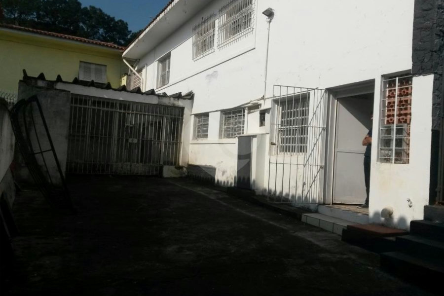 Sobrado à venda com 15 quartos, sendo 3 suítes, em Tucuruvi, São Paulo, SP