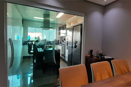 Sobrado à venda com 3 quartos, sendo 2 suítes,  em Vila Pires, Santo André, SP