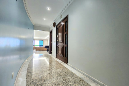 Apartamento Alto Padrão Frente Mar com 4 Dormitórios, 3 Suítes e 3 Vagas na Orla de Santos