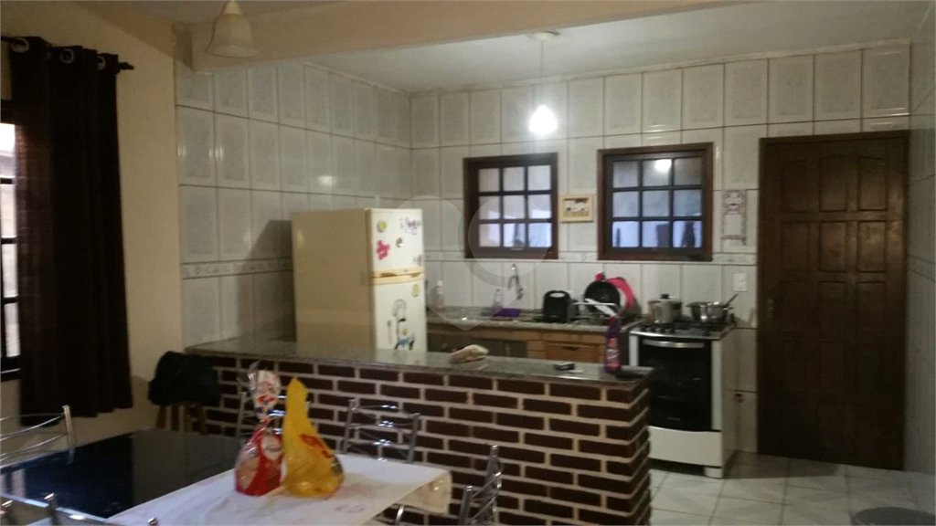 Sobrado à venda com 3 suítes em Barreiro, Mairiporã, SP