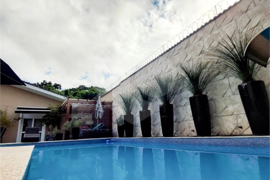 Casa à venda com 4 suítes em Horto, São Paulo, SP
