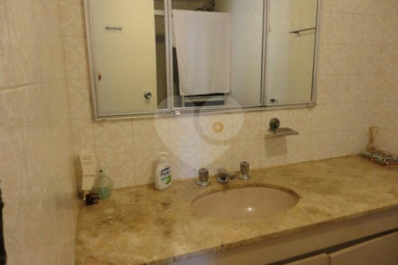 Apartamento à venda com 3 quartos, sendo 1 suíte, em Moema, São Paulo, SP