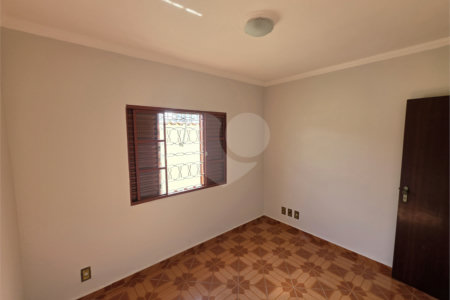 Casa à venda com 4 quartos, sendo 2 suítes,  em Vila Espírito Santo, Sorocaba, SP