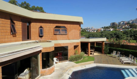 Casa de Vila à venda com 5 quartos, sendo 3 suítes,  em Morumbi, São Paulo, SP