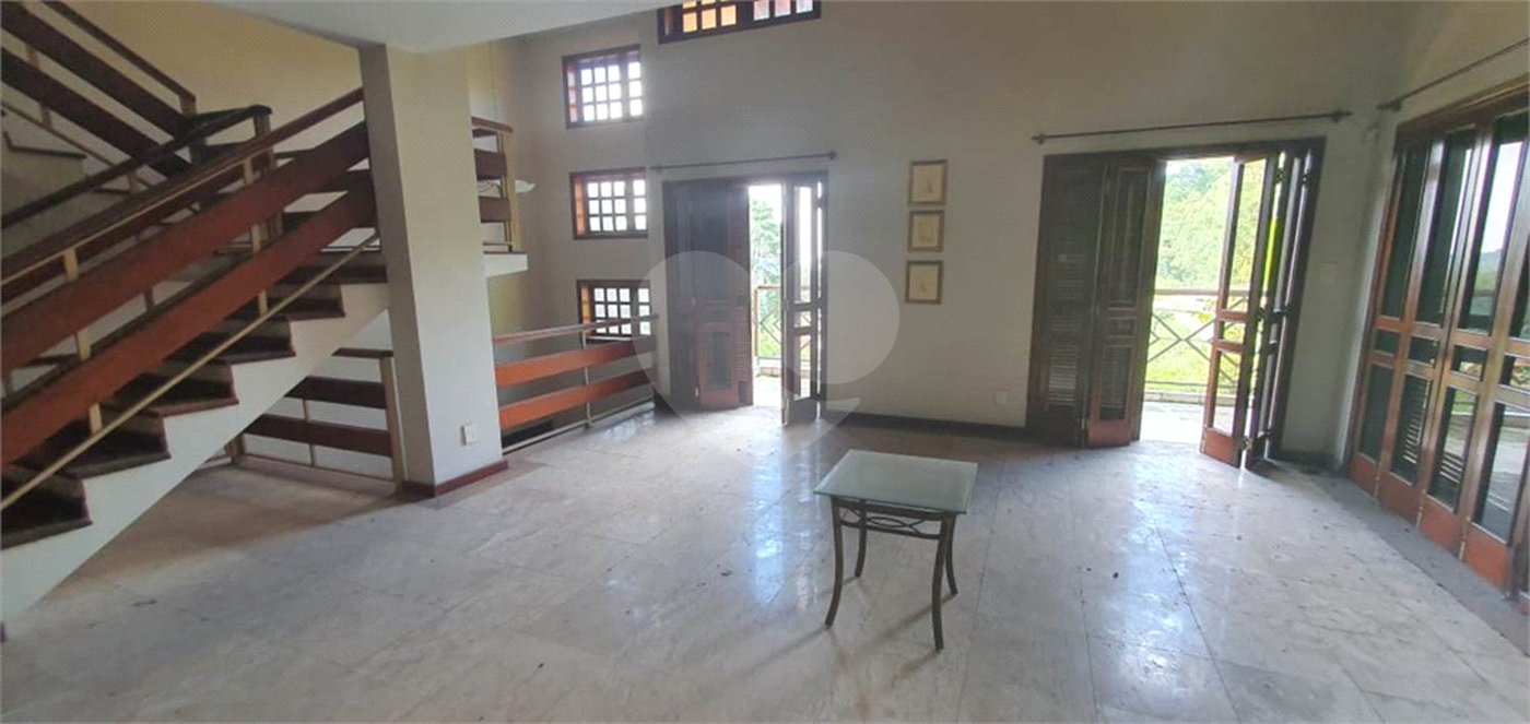 Sobrado à venda ou para alugar com 5 quartos, sendo 3 suítes,  em Tremembé, São Paulo, SP