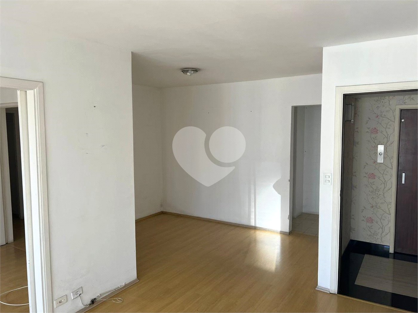 Apartamento à venda com 3 quartos, sendo 1 suíte,  em Campo Belo, São Paulo, SP