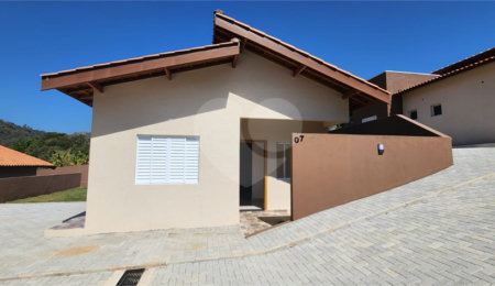 Casa para alugar com 2 suítes no condomínio Vilagio, Atibaia - SP