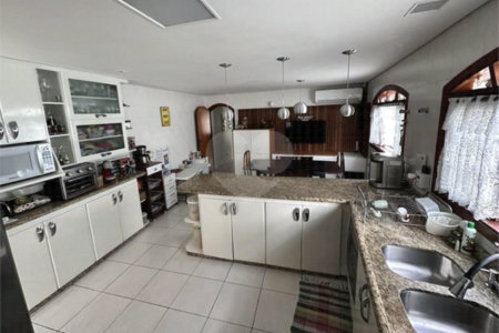 Casa à venda com 3 quartos, sendo 1 suíte,  no condomínio Residencial Nabuco de Araújo, São Paulo - SP