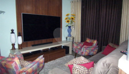 Casa à venda com 3 suítes no condomínio Residencial Recanto dos Paturis, Vinhedo - SP