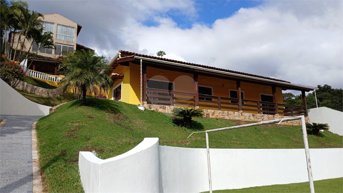Casa em condomínio para alugar com 3 quartos, sendo 1 suíte, em Vila Petrópolis, Atibaia, SP
