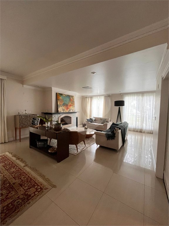 Casa à venda com 5 quartos, sendo 4 suítes,  no condomínio Terras de Santa Clara, Jacareí - SP