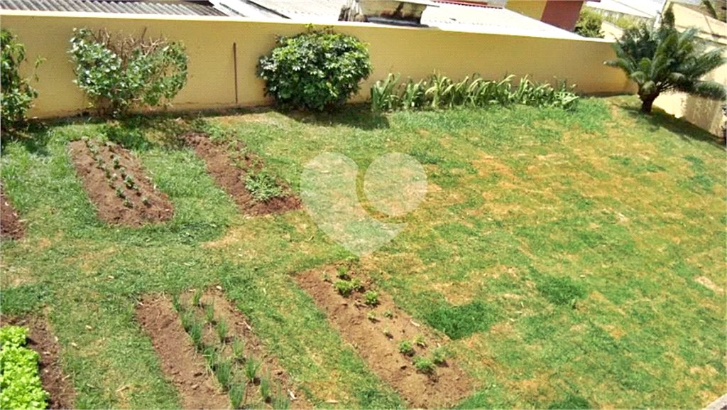 Sobrado à venda com 6 quartos, sendo 3 suítes, em Horto, São Paulo, SP
