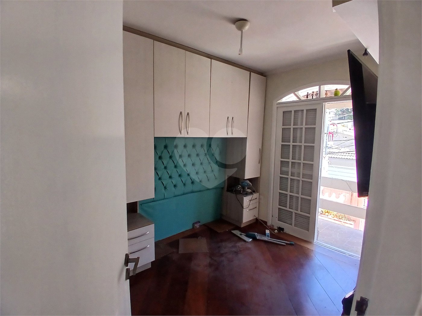 Sobrado à venda com 8 quartos, sendo 2 suítes, em Tremembé, São Paulo, SP