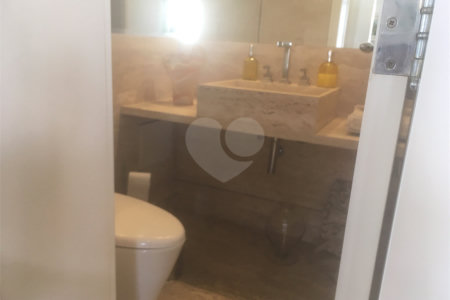 Apartamento à venda com 4 quartos, sendo 3 suítes, em Moema, São Paulo, SP