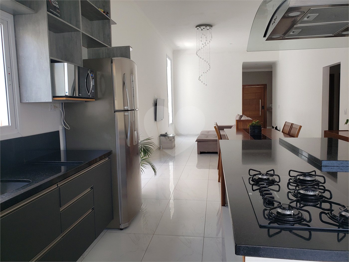 Casa à venda com 3 suítes no condomínio Residencial Veredas, Mogi das Cruzes - SP