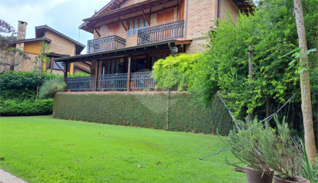 Casa à venda ou para alugar com 3 quartos, sendo 1 suíte,  no condomínio Parque Petrópolis 4 Secção, Mairiporã - SP