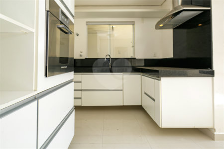 Casa à venda com 3 suítes no condomínio Villaggio Belvedere, São Paulo - SP