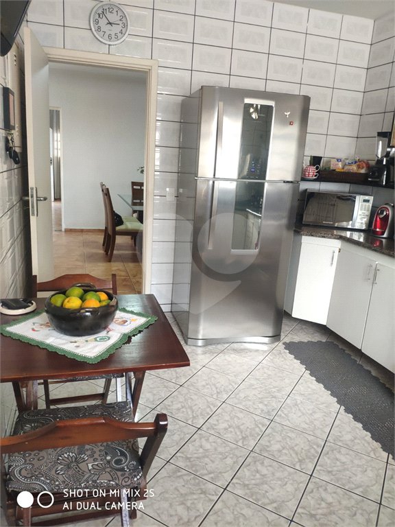 Sobrado à venda com 4 quartos, sendo 1 suíte, em Chácara Jafet, Mogi das Cruzes, SP