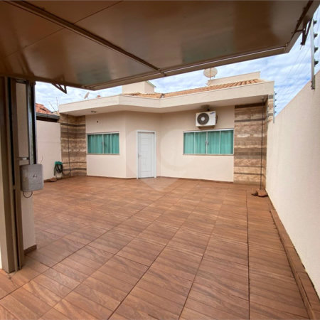 Casa à venda com 3 quartos, sendo 1 suíte,  em Jardim Jamaica, Ponta Porã, MS
